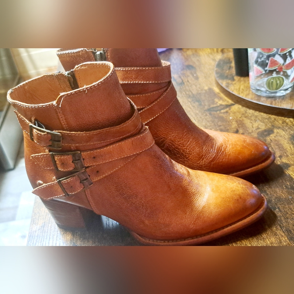 Bed Stu Cobbler Brown Western Hobo Ankle Boots Buckles Straps Zip Sides 6.5 USA